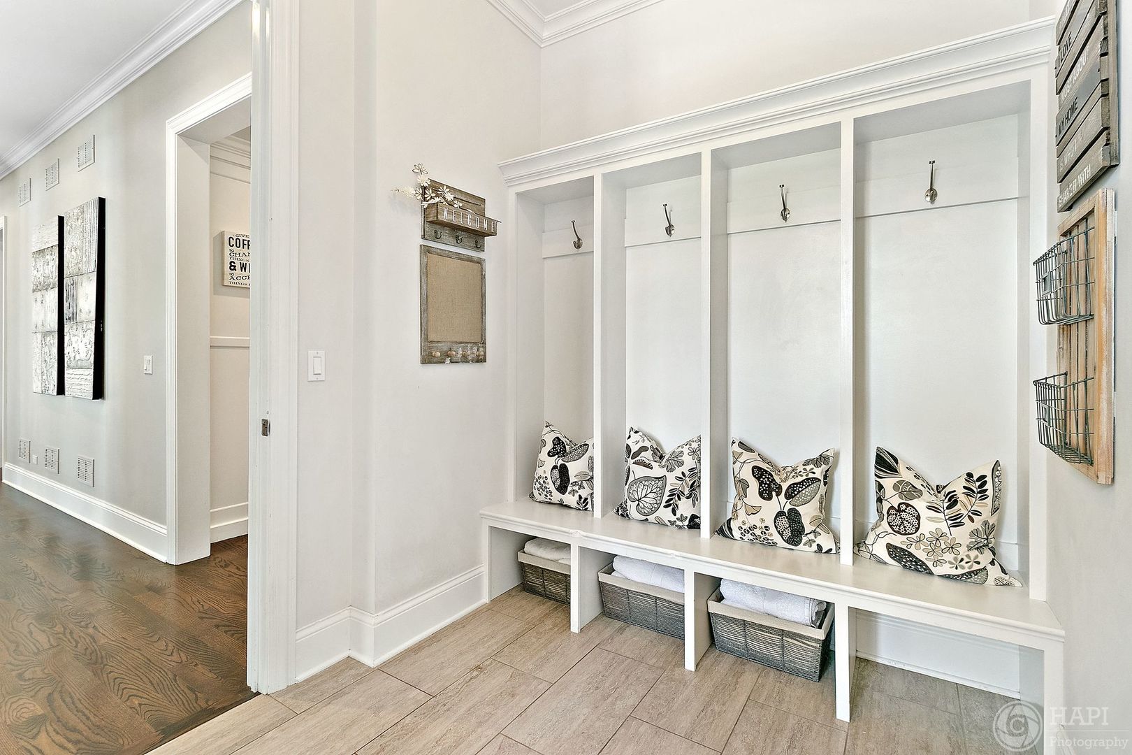 26021 West Sunset Road Barrington, IL 60010 - Photo 13 of 39 a view of a livingroom with furniture