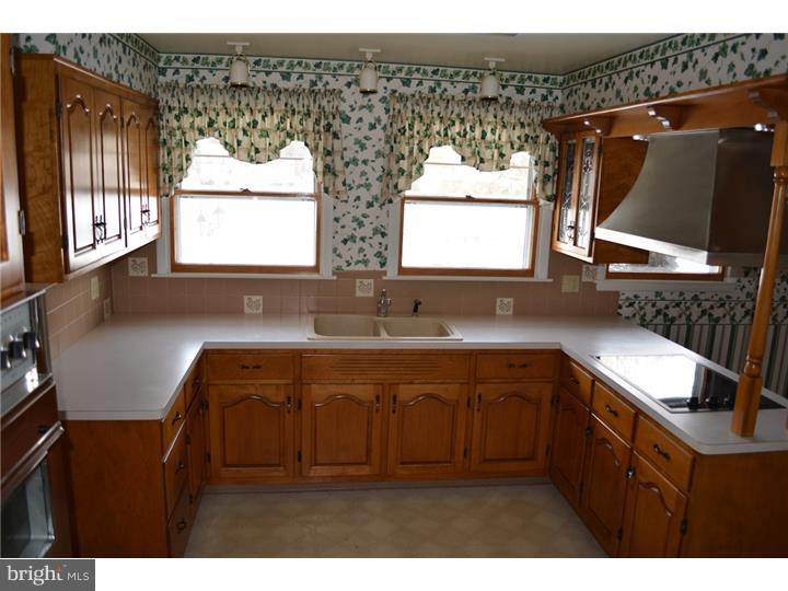 386 Grange Road Allentown, PA 18106 - Photo 12 of 16 Kitchen