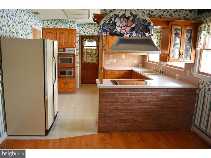 386 Grange Road Allentown, PA 18106 - Photo 13 of 16 Kitchen