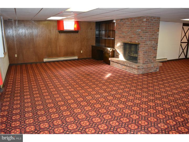 386 Grange Road Allentown, PA 18106 - Photo 14 of 16 Family Room