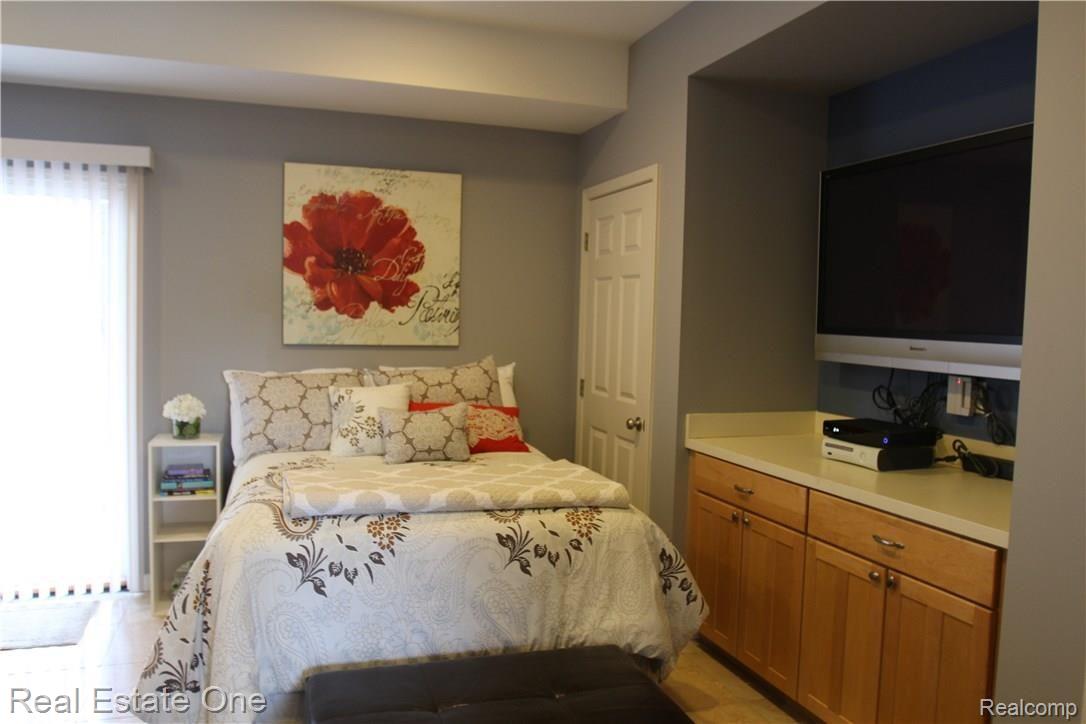 821 Ridgemont Street Commerce Township, MI 48382 - Photo 19 of 32 3rd bedroom could be Master or just large family room