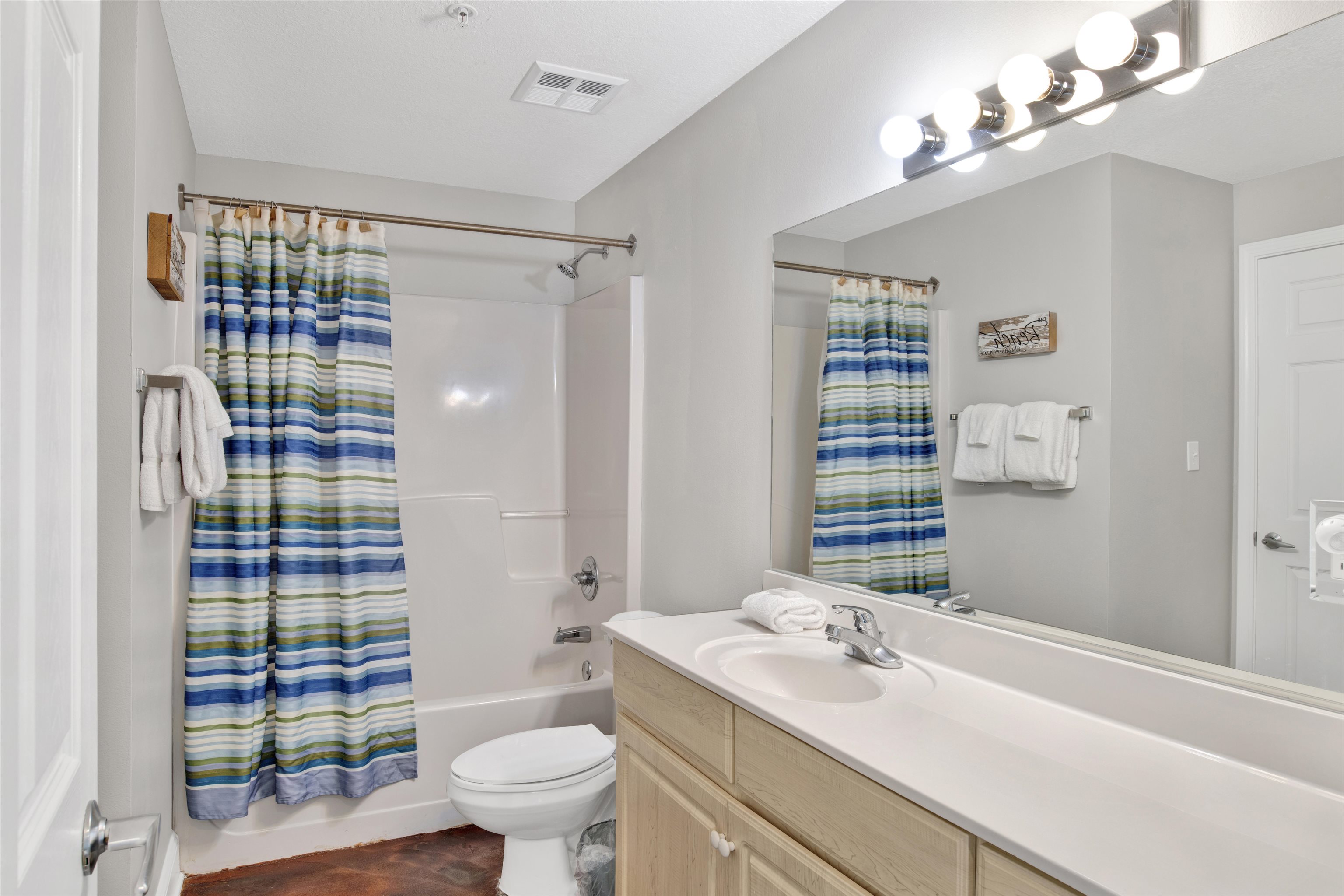 921 West Beach Boulevard, Unit 603 Gulf Shores, AL 36542 - Photo 23 of 26 Bathroom