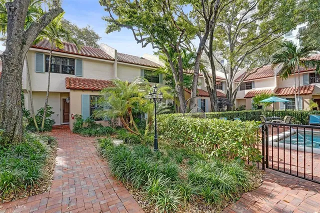 $895,000 | 810 Southeast 2nd Street, Unit F, Fort Lauderdale, FL 33301