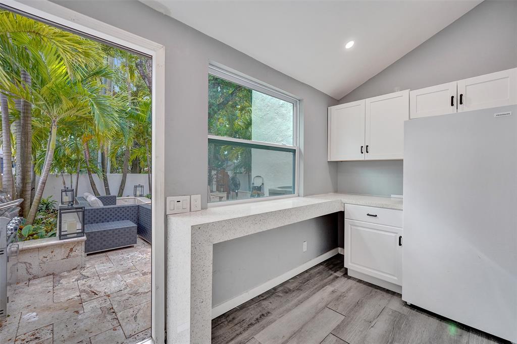 810 Southeast 2nd Street, Unit F Fort Lauderdale, FL 33301 - Photo 27 of 32 Patio room perfect for studio, office or entertaining.