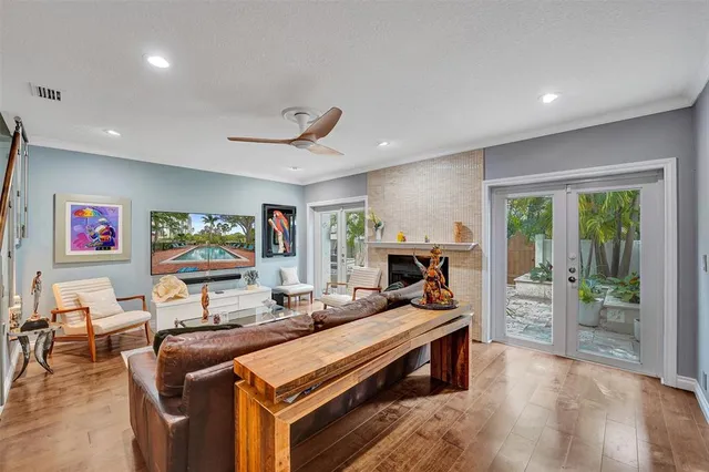 $895,000 | 810 Southeast 2nd Street, Unit F, Fort Lauderdale, FL 33301