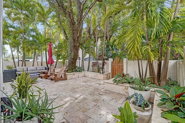 $895,000 | 810 Southeast 2nd Street, Unit F, Fort Lauderdale, FL 33301