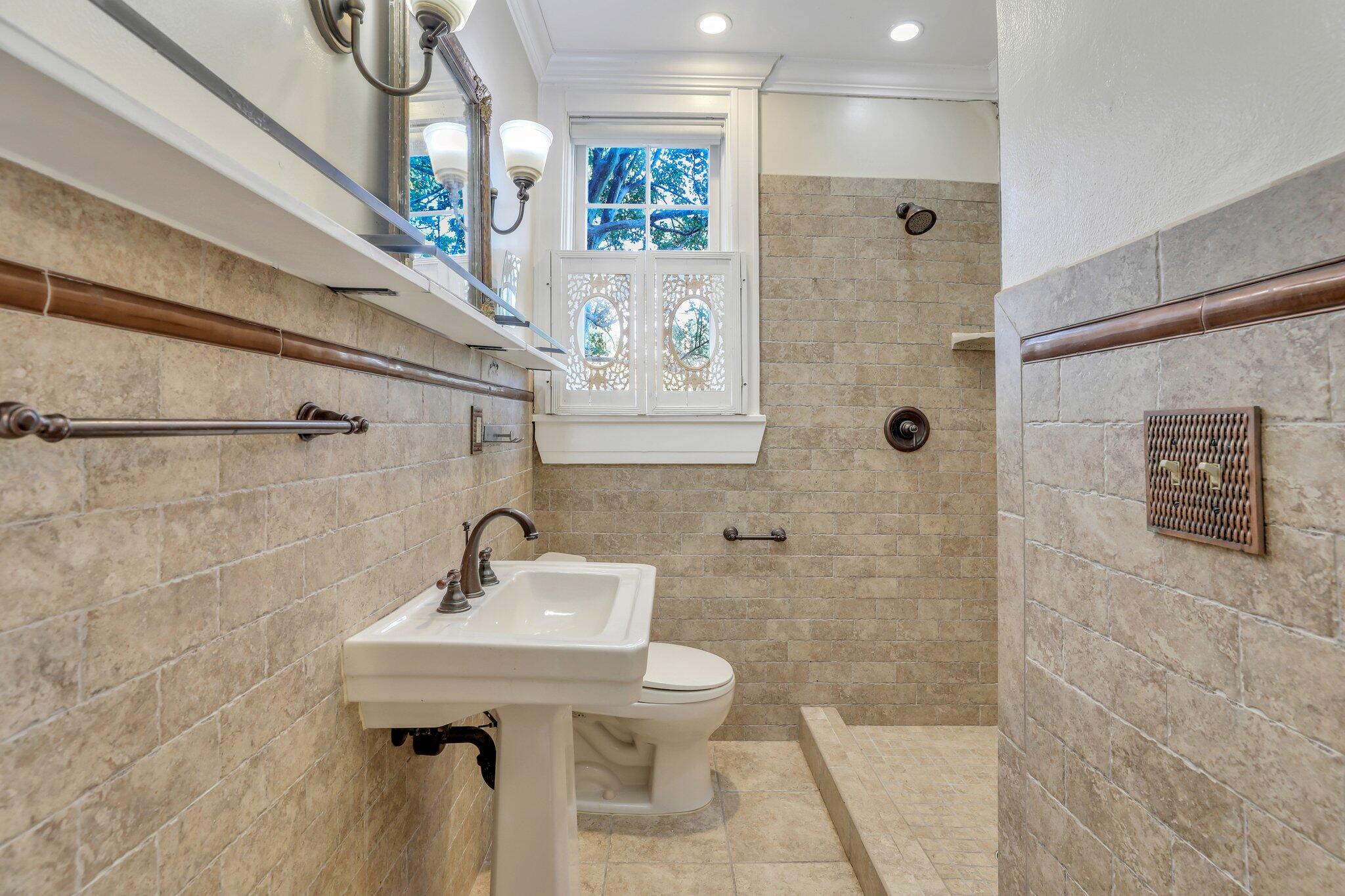 63 Rutledge Avenue, Unit 8 Charleston, SC 29401 - Photo 21 of 30 17-web-or-mls-4T8A1798