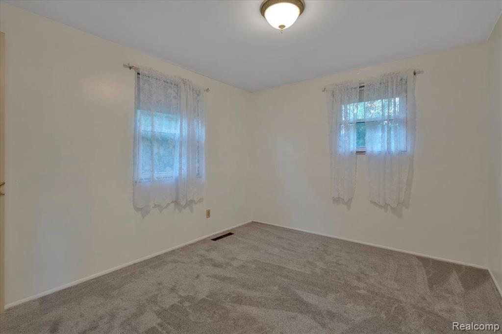445 North Elba Road Lapeer, MI 48446 - Photo 8 of 28