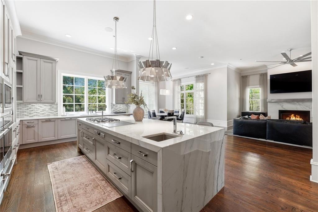 218 Londonberry Road Northwest Atlanta, GA 30327 - Photo 14 of 81
