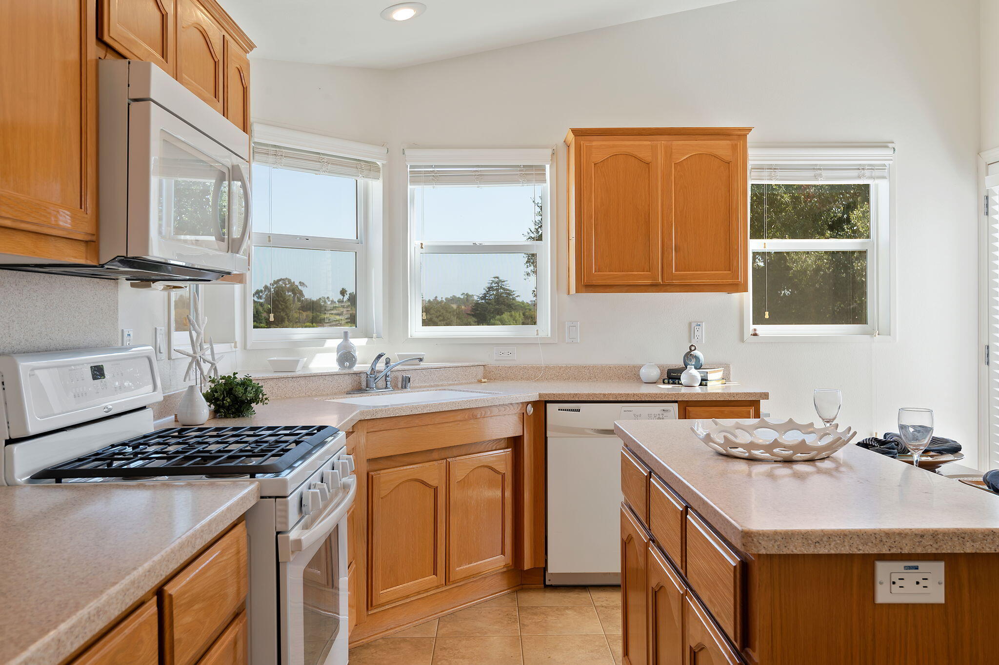 333 Old Mill Road, Unit 200 Santa Barbara, CA 93110 - Photo 8 of 18 Kitchen
