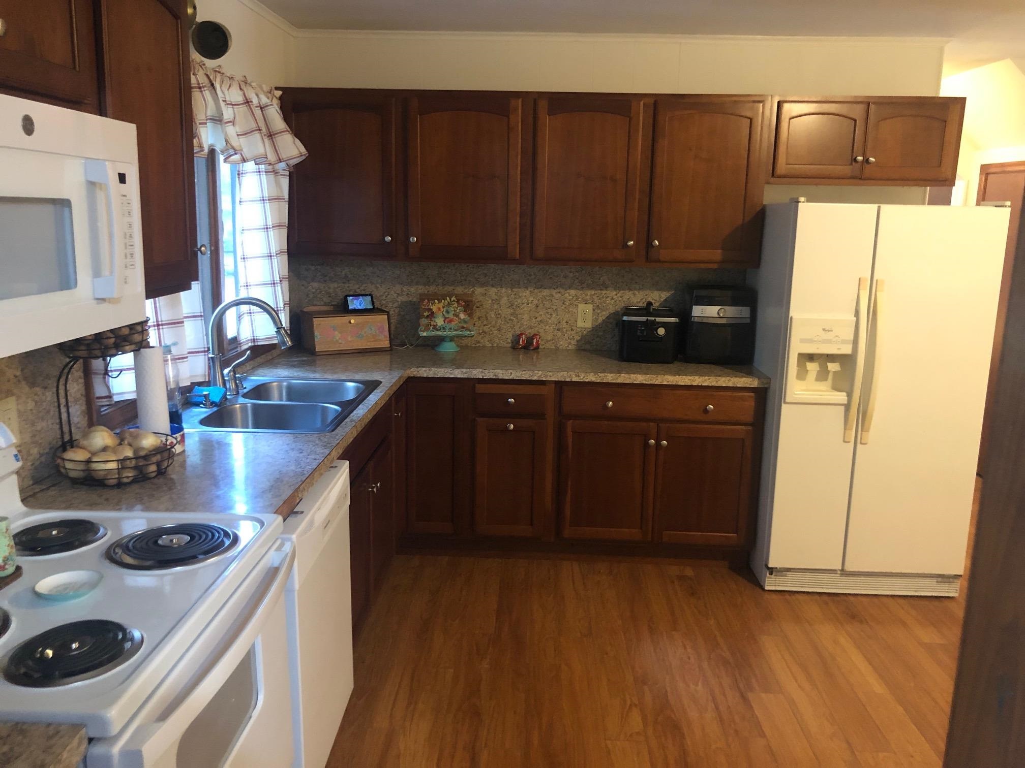 109 Cooper Drive Stuarts Draft, VA 24477 - Photo 4 of 32