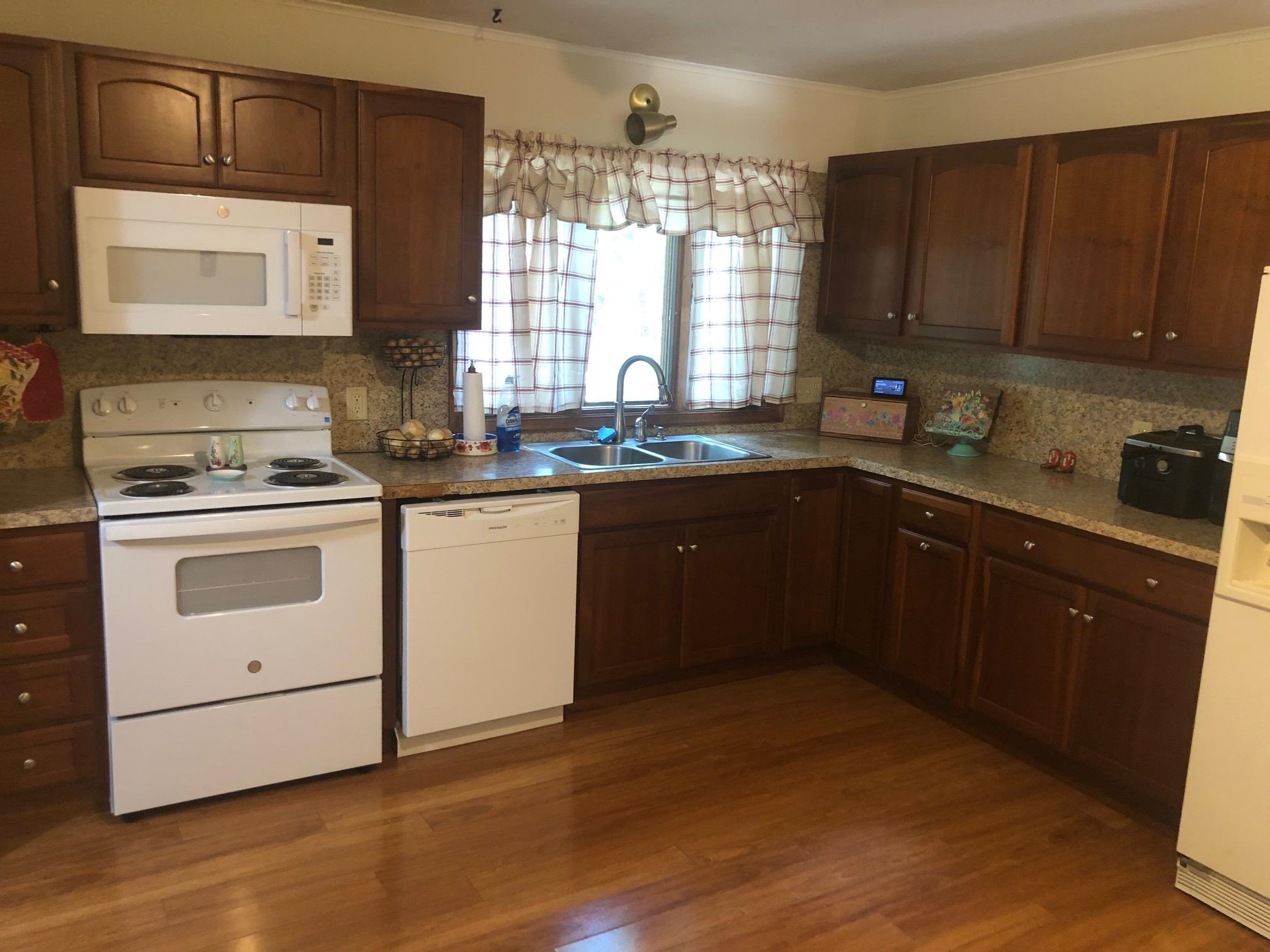 109 Cooper Drive Stuarts Draft, VA 24477 - Photo 5 of 32