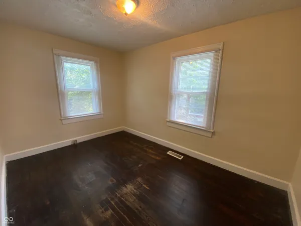 $1,025 | 621 Tecumseh Street, Indianapolis, IN 46201