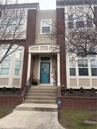 $370,000 | 2905 Gentry Park, North Kansas City, MO 64116