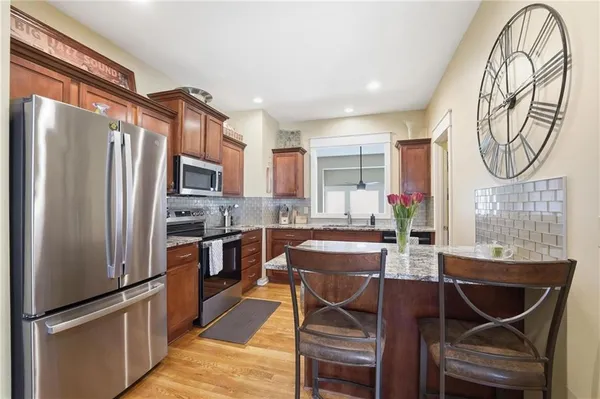 $370,000 | 2905 Gentry Park, North Kansas City, MO 64116