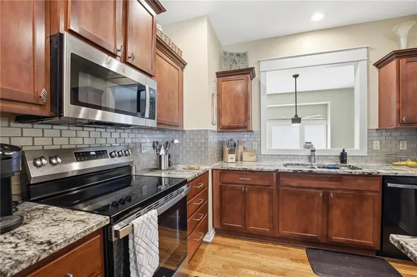 $370,000 | 2905 Gentry Park, North Kansas City, MO 64116