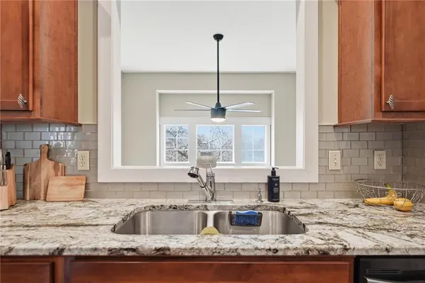 $370,000 | 2905 Gentry Park, North Kansas City, MO 64116