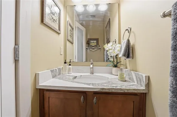 $370,000 | 2905 Gentry Park, North Kansas City, MO 64116