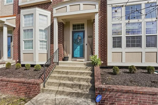 $370,000 | 2905 Gentry Park, North Kansas City, MO 64116