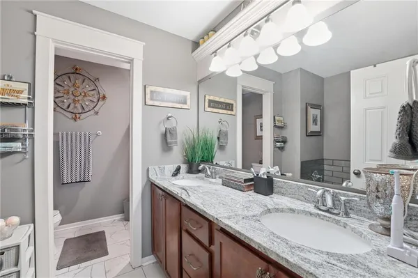 $370,000 | 2905 Gentry Park, North Kansas City, MO 64116