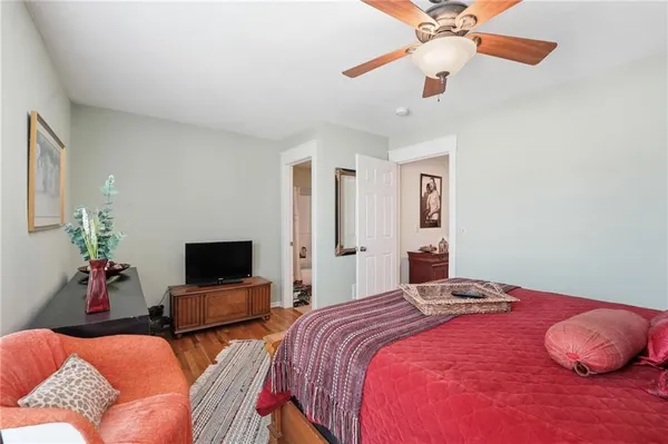 $370,000 | 2905 Gentry Park, North Kansas City, MO 64116