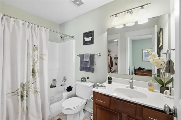 $370,000 | 2905 Gentry Park, North Kansas City, MO 64116