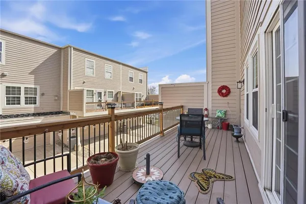 $370,000 | 2905 Gentry Park, North Kansas City, MO 64116