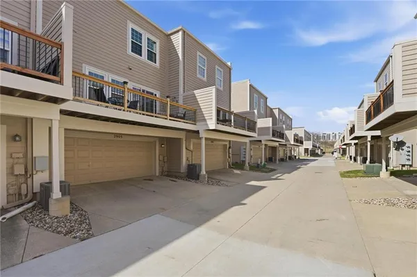 $370,000 | 2905 Gentry Park, North Kansas City, MO 64116