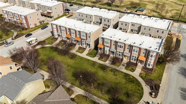 $370,000 | 2905 Gentry Park, North Kansas City, MO 64116