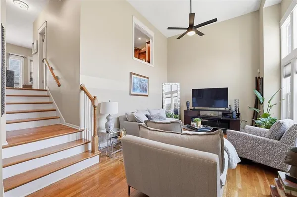 $370,000 | 2905 Gentry Park, North Kansas City, MO 64116