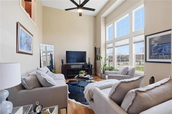 $370,000 | 2905 Gentry Park, North Kansas City, MO 64116
