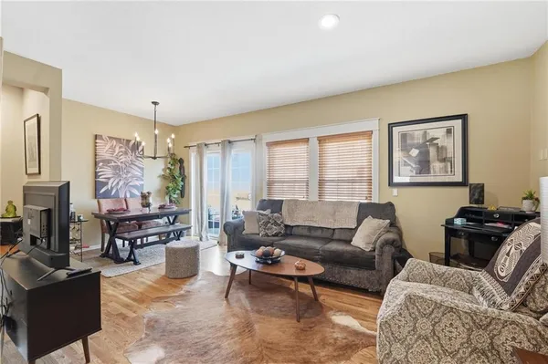 $370,000 | 2905 Gentry Park, North Kansas City, MO 64116