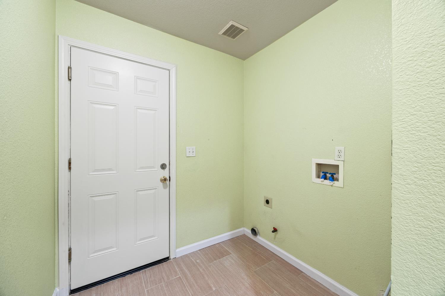8926 Generations Court Elk Grove, CA 95758 - Photo 20 of 23 a view of a small space