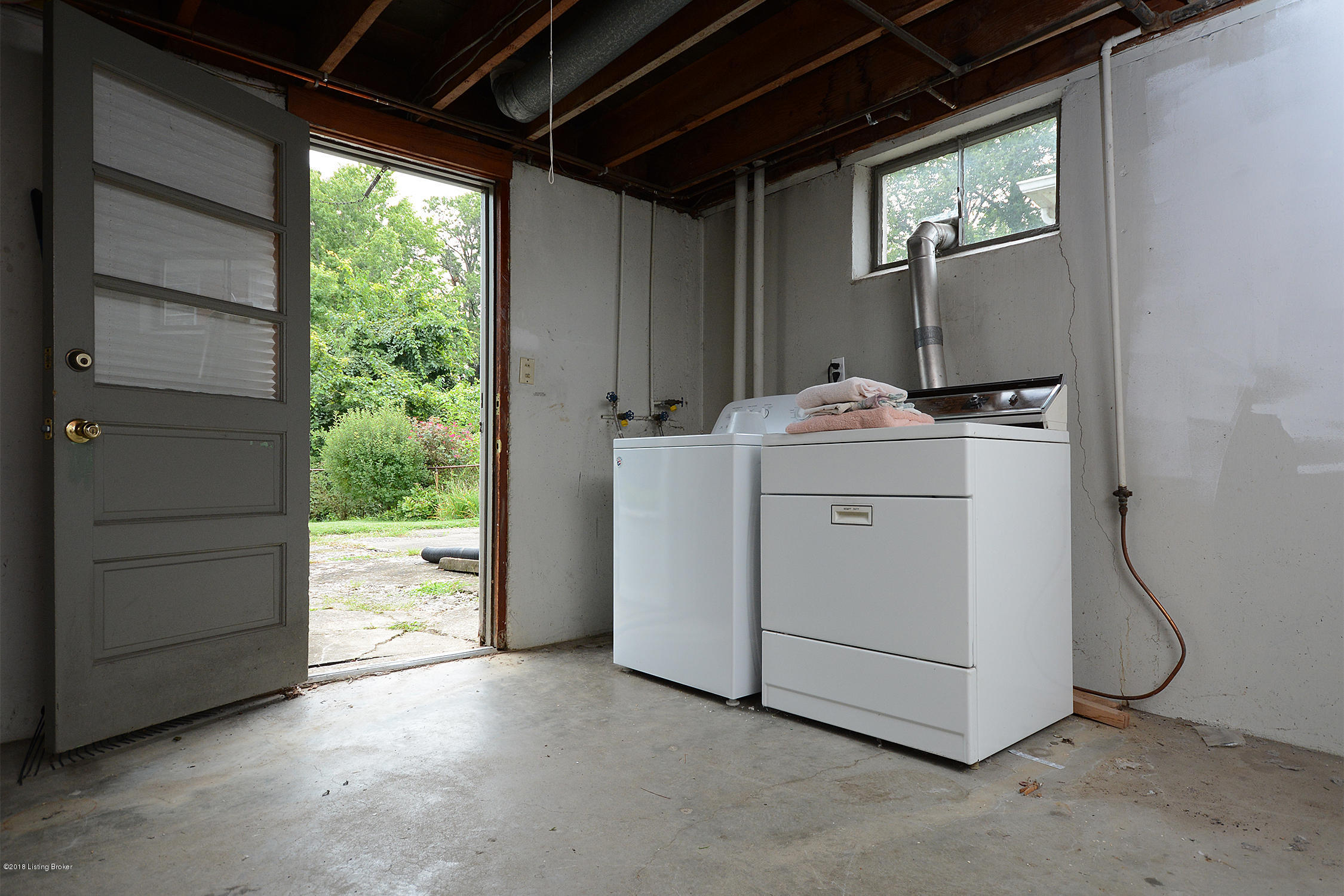 4112 Dover Road Louisville, KY 40216 - Photo 21 of 26 Dover Rd-Bsmnt-laundry