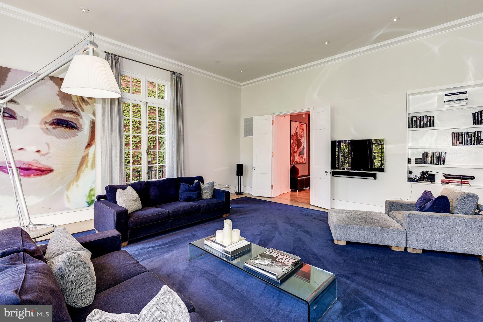 2019 R Street Northwest Washington, DC 20009 - Photo 14 of 49 Living Room