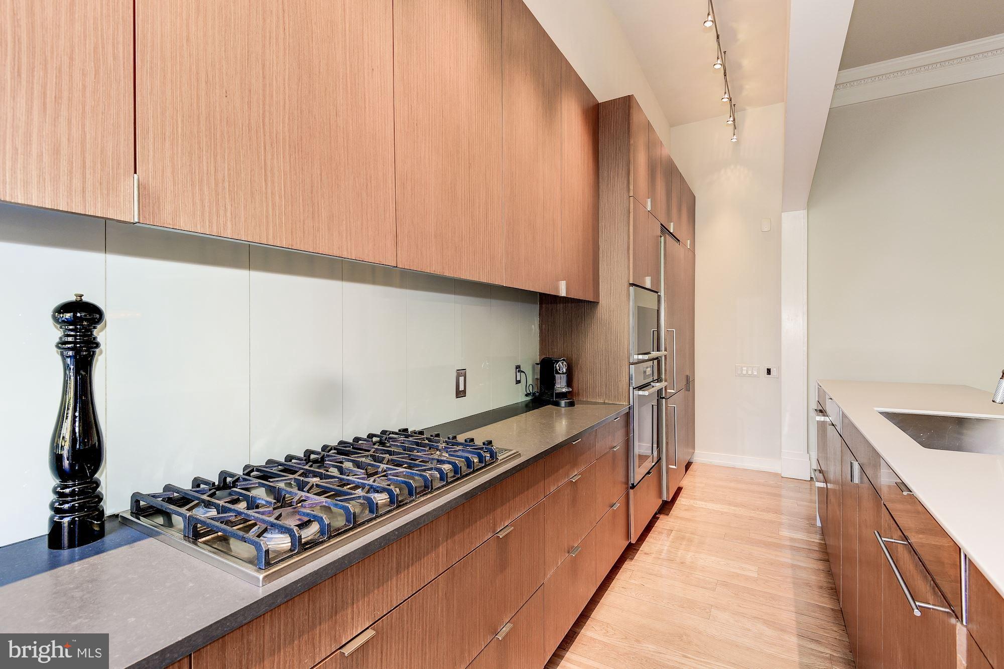 2019 R Street Northwest Washington, DC 20009 - Photo 18 of 49 Kitchen