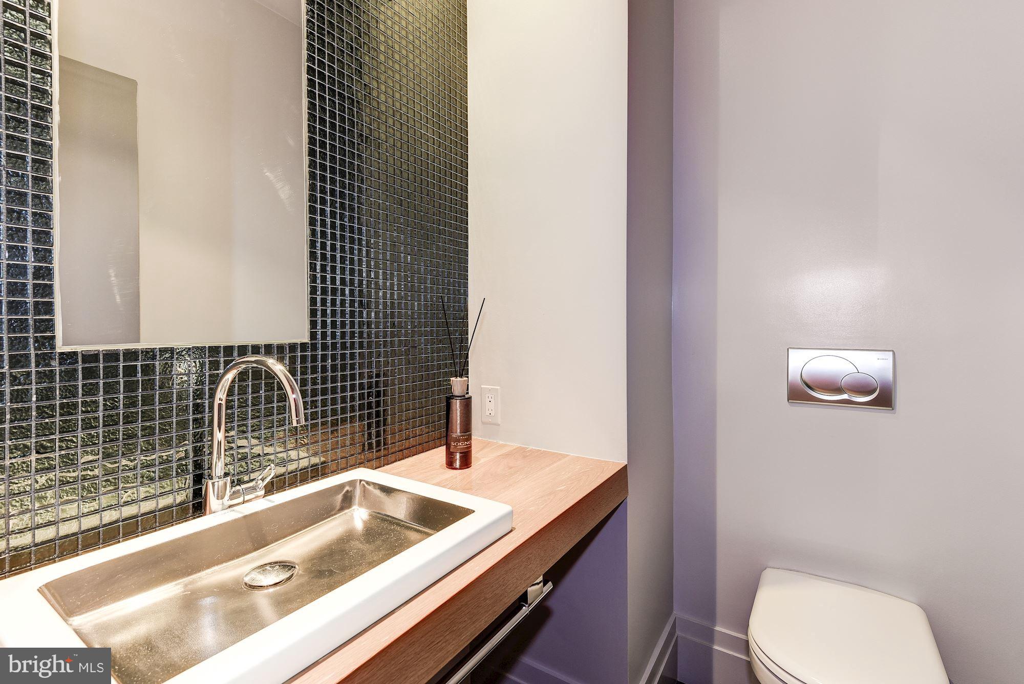 2019 R Street Northwest Washington, DC 20009 - Photo 21 of 49 Powder Room