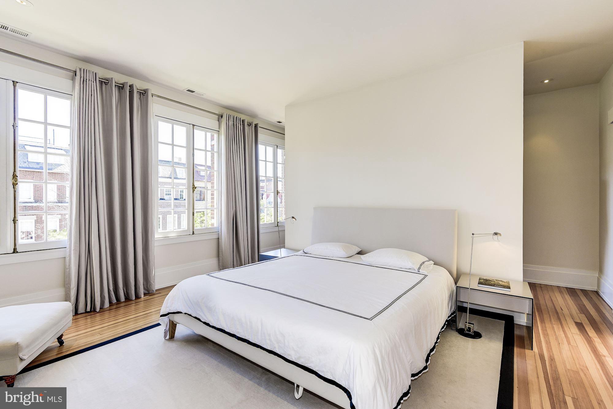 2019 R Street Northwest Washington, DC 20009 - Photo 24 of 49 Master Bedroom Suite