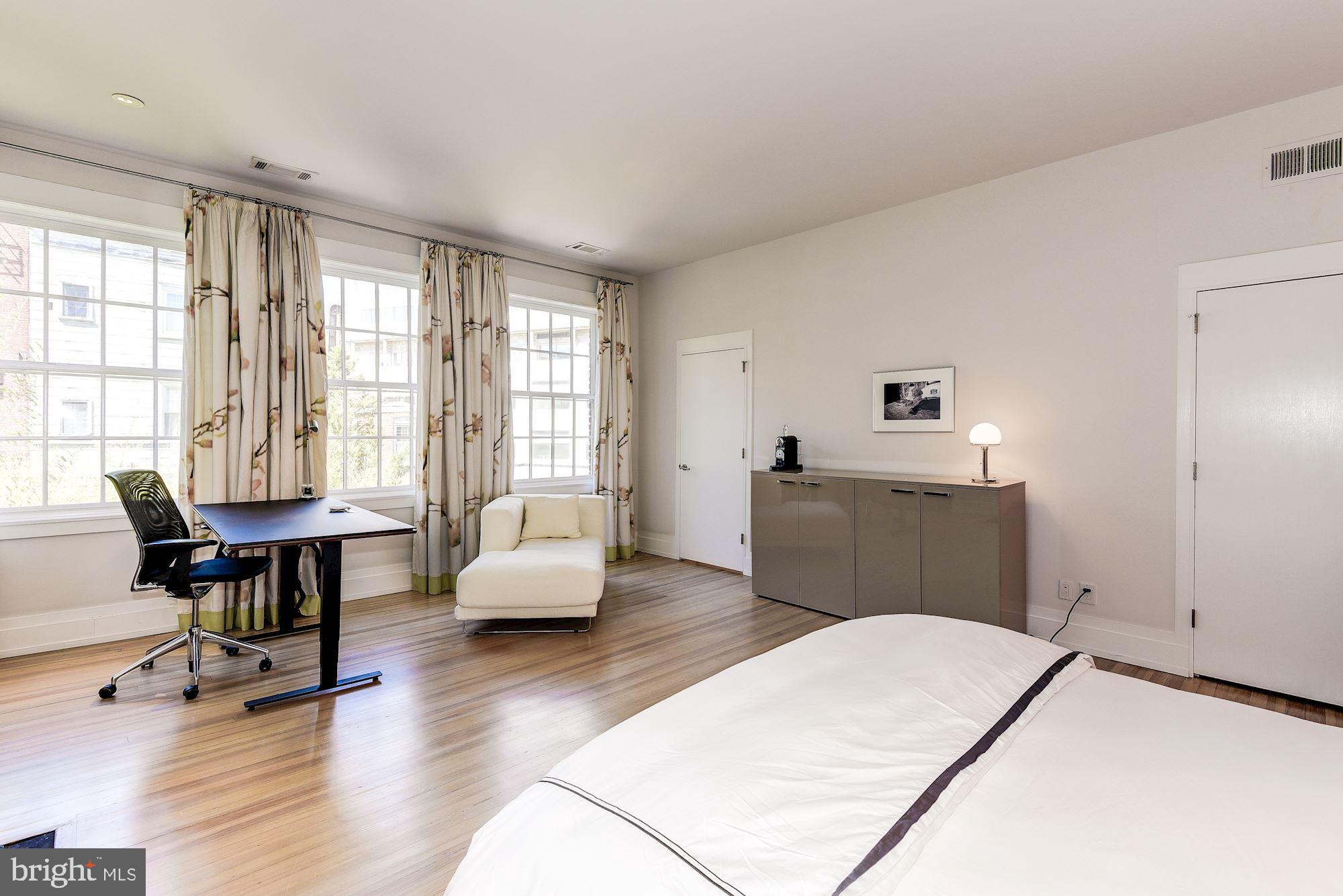 2019 R Street Northwest Washington, DC 20009 - Photo 25 of 49 Second Bedroom Suite