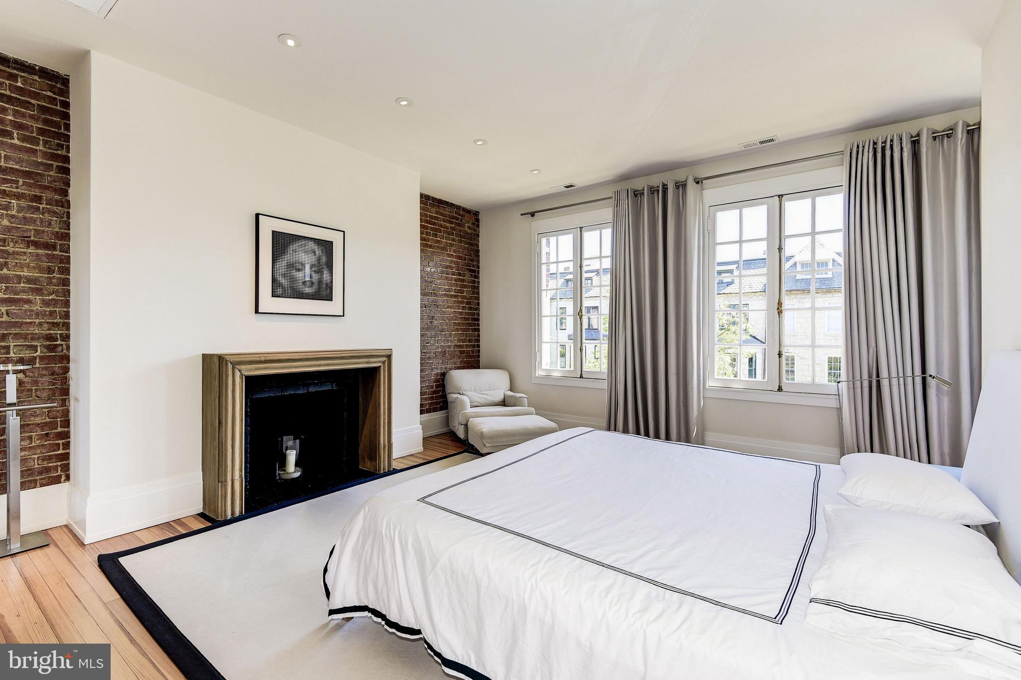 2019 R Street Northwest Washington, DC 20009 - Photo 26 of 49 Master Bedroom Suite