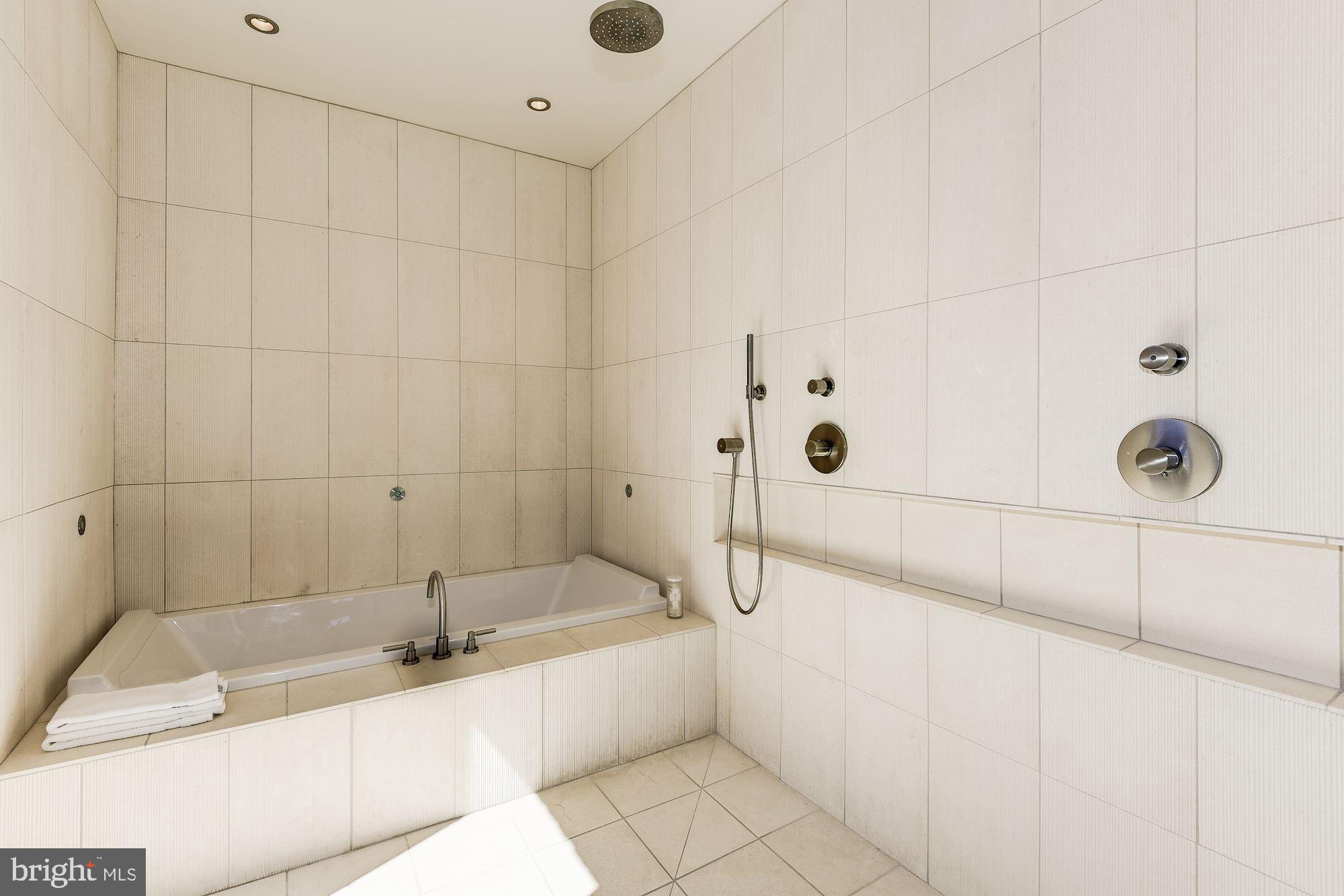 2019 R Street Northwest Washington, DC 20009 - Photo 28 of 49 Master Bedroom Suite