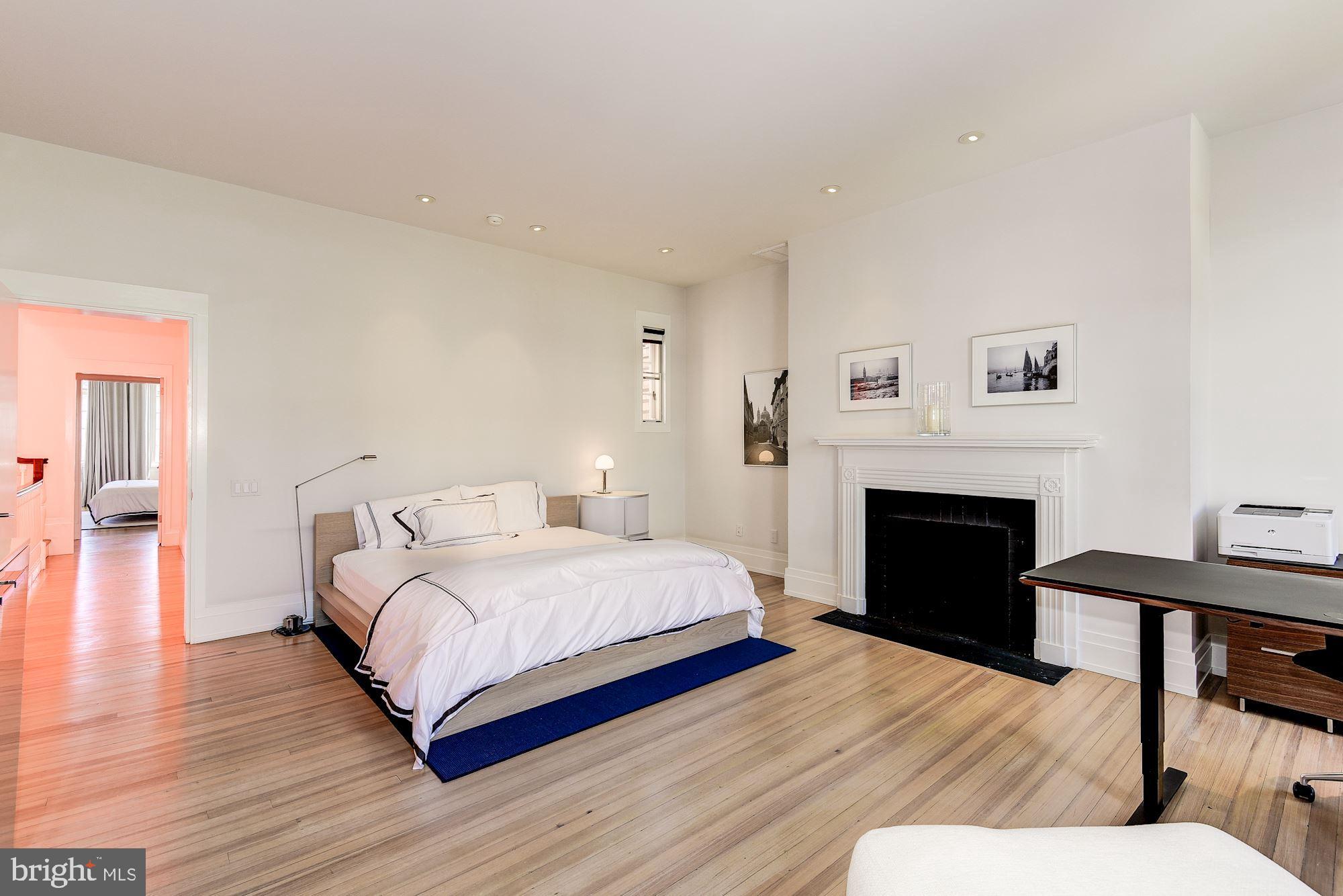 2019 R Street Northwest Washington, DC 20009 - Photo 30 of 49 Second Bedroom Suite