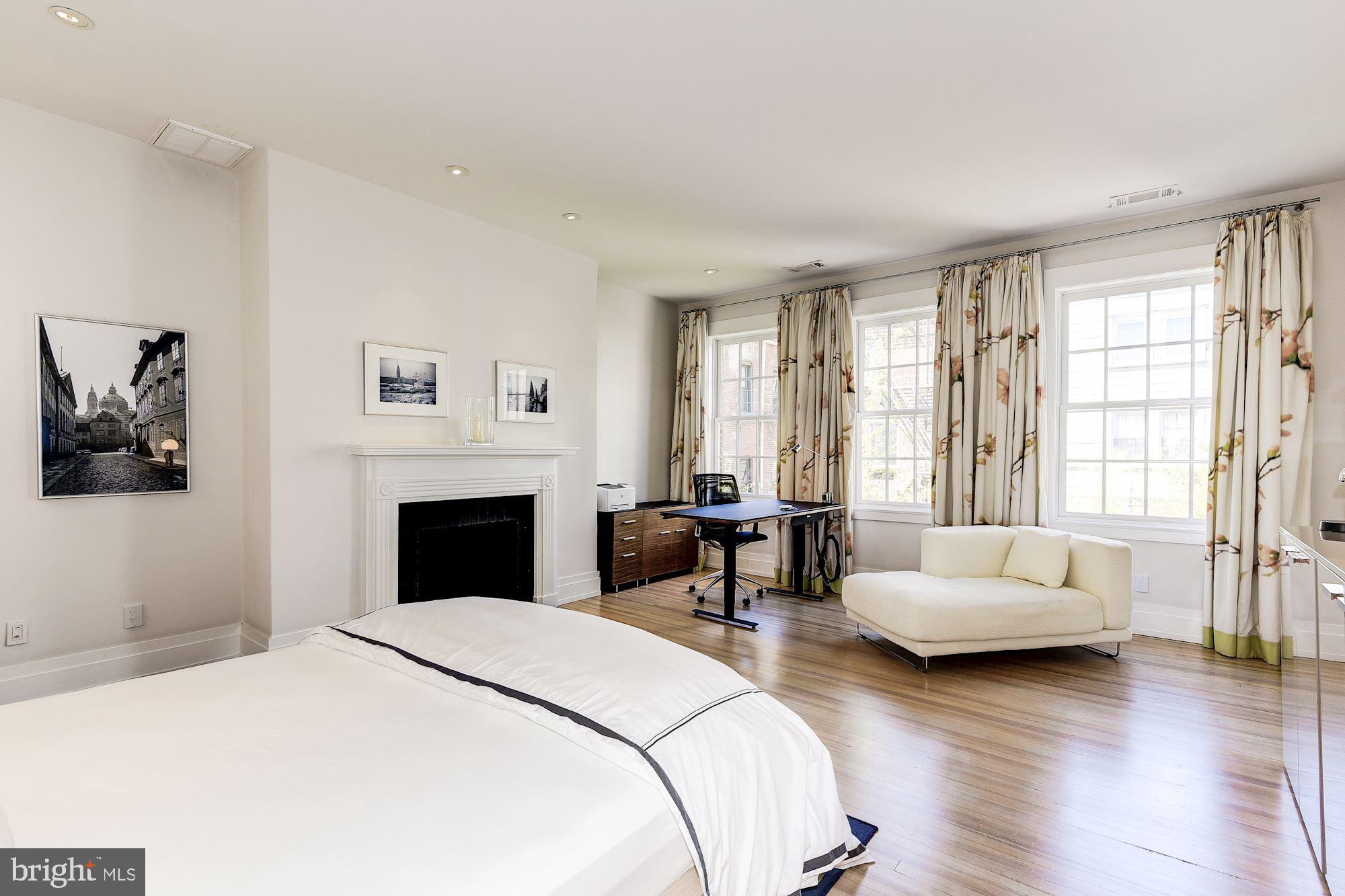 2019 R Street Northwest Washington, DC 20009 - Photo 31 of 49 Second Bedroom Suite