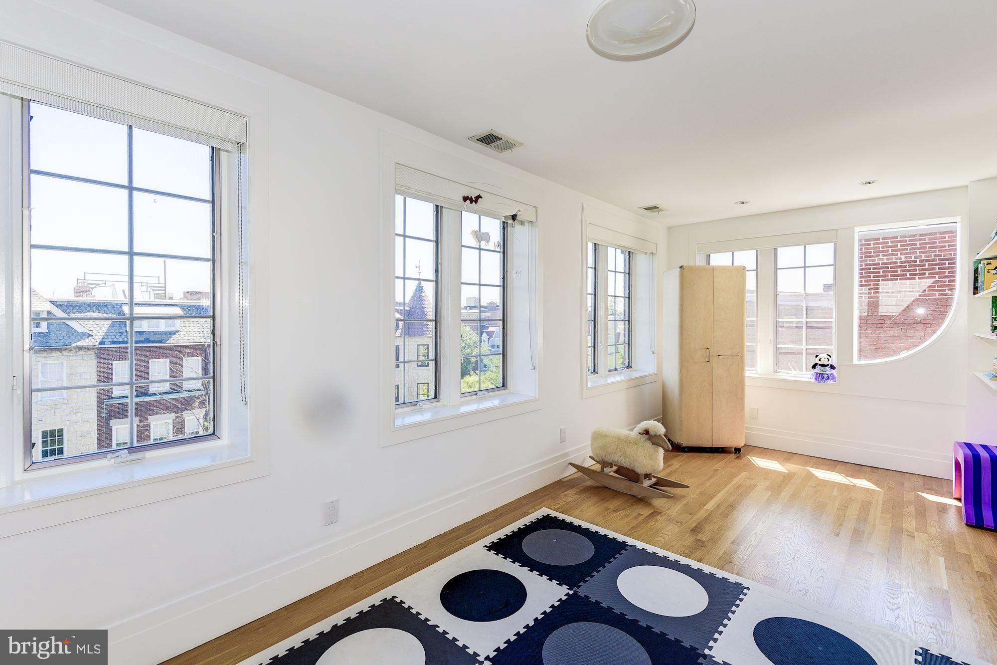 2019 R Street Northwest Washington, DC 20009 - Photo 35 of 49 Third Bedroom Suite