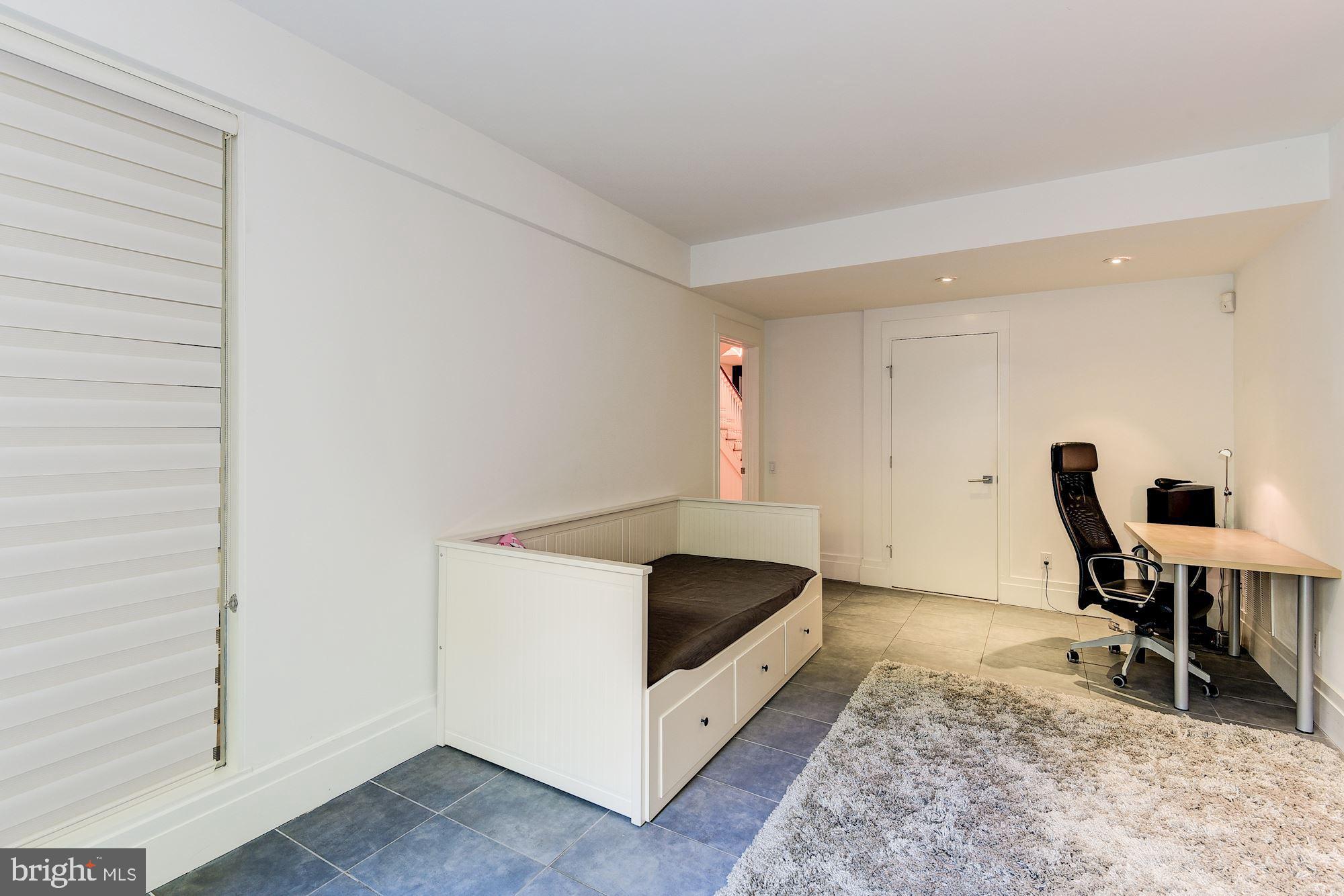 2019 R Street Northwest Washington, DC 20009 - Photo 7 of 49 Fifth Bedroom Suite