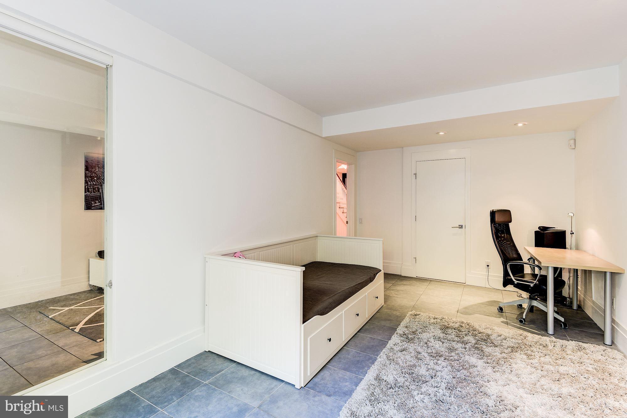 2019 R Street Northwest Washington, DC 20009 - Photo 8 of 49 Fifth Bedroom Suite