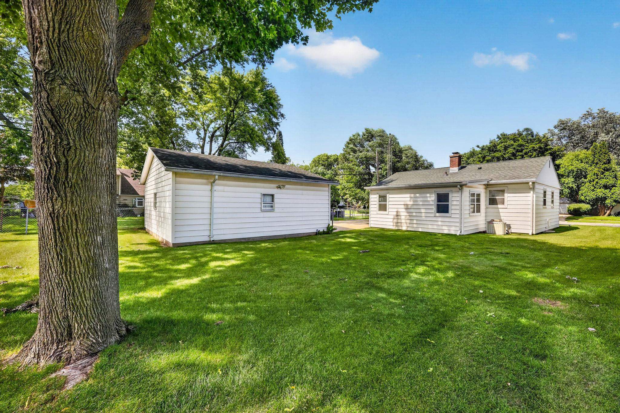 1322 Rosedale Avenue Madison, WI 53714 - Photo 2 of 46