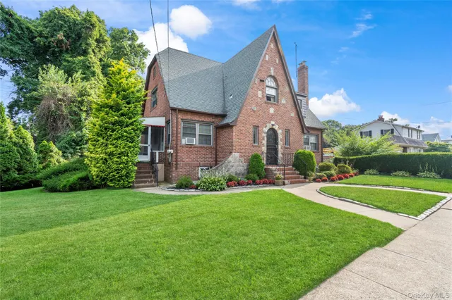 a view of a house with a yard and plants
