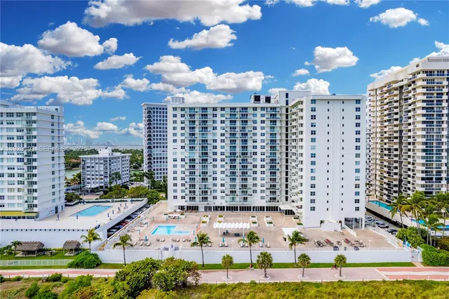 $3,300 | 5701 Collins Avenue, Unit 307, Miami Beach, FL 33140