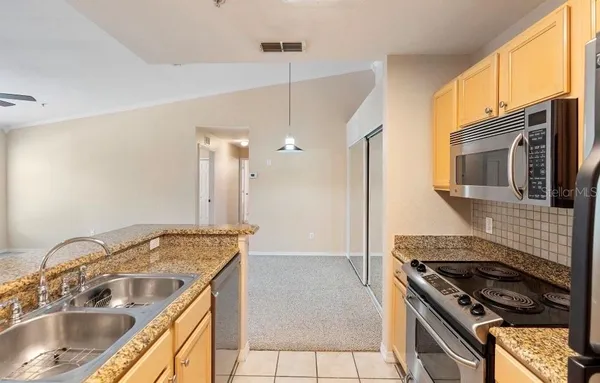 $1,750 | 910 Regatta Bay Drive, Unit 5201, Orange City, FL 32763